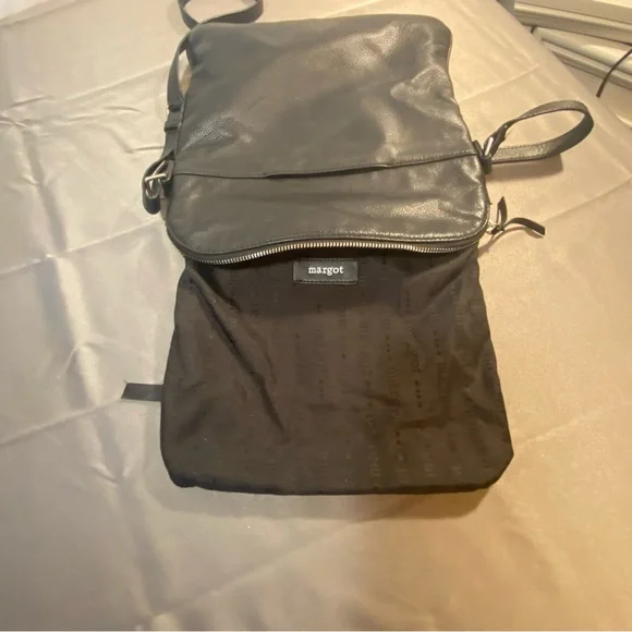 Margot, New York leather Crossbody adjustable strap black purse - Picture 6 of 12